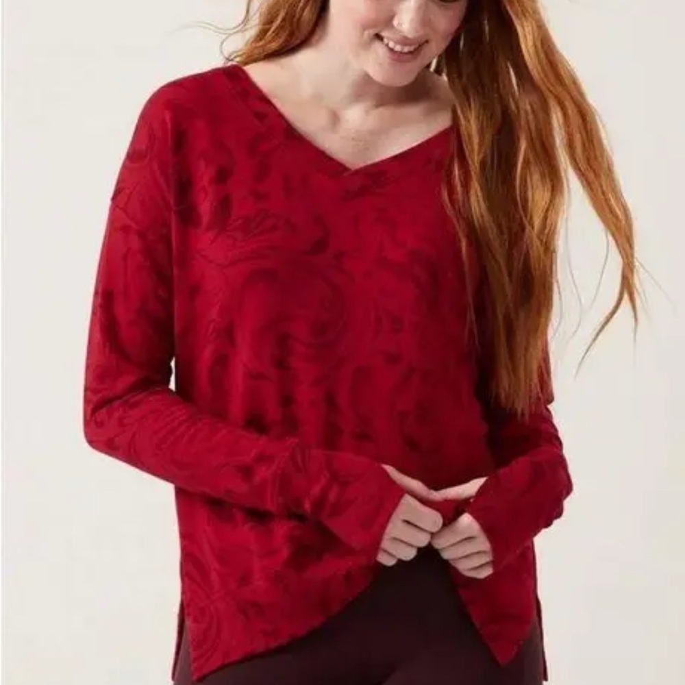 Athleta Coaster Luxe V Neck sweatshirt in Agate red paisley